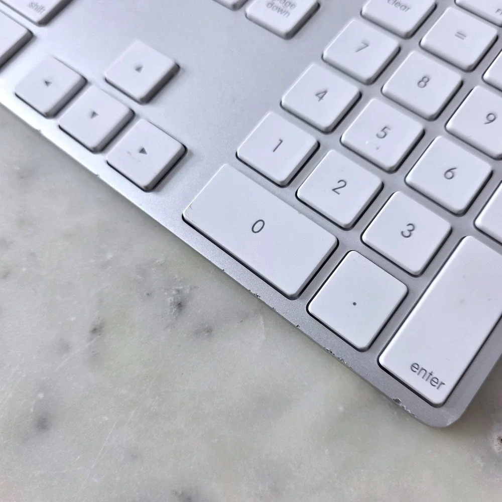 Apple Wired Keyboard Numeric Keypad Silver Aluminum A1243 MB110LL/B dual USB
